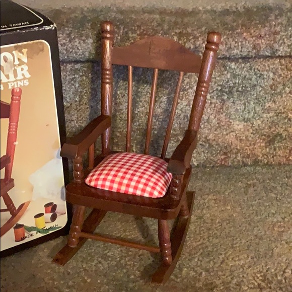 Pin Cushion Chair “No Pins” - Picture 3 of 7